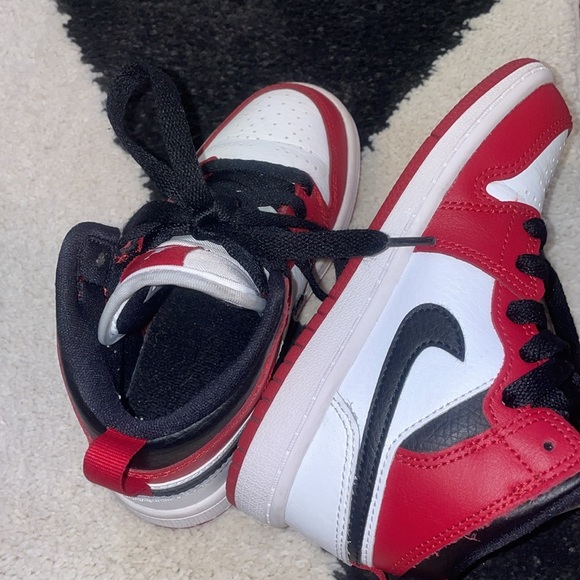 Air Jordan 1 Mid "Chicago 2020" - Picture 3 of 7